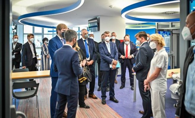 Бабиш пообещал, что вакцинация против Сovid-19 не будет обязательной