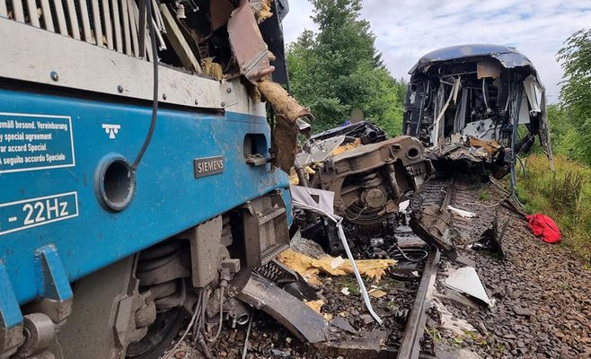 В Чехии столкнулись два поезда. Два человека погибли, десятки получили травмы разной степени тяжести