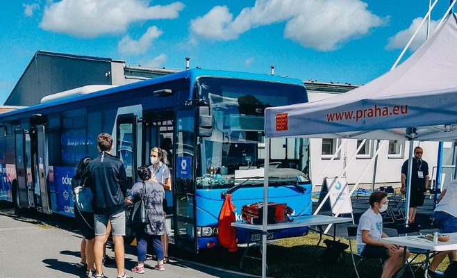 До конца августа пражский вакцинационный автобус посетит Зличин, выставочный центр в Голешовицах и набережные