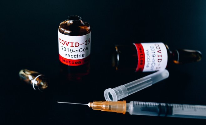 Эксперты рассказали, кому рекомендована третья доза вакцины