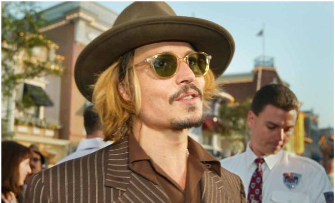 Американский актер Джонни Депп прилетел на фестиваль в Карловы Вары