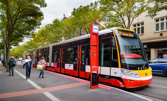 Пражские автобусы и трамваи возвращаются к режиму открытия дверей по нажатию кнопки