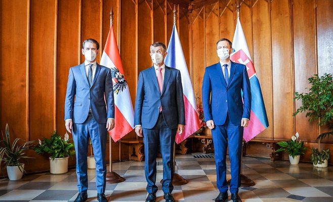 Премьер-министры Чехии, Словакии и Австрии выступили против нелегальной миграции