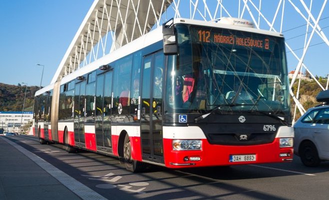 Многие жители Праги отказались от использования общественного транспорта