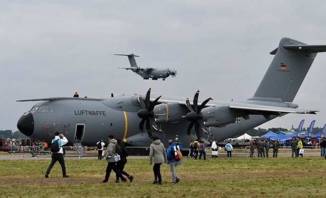 За выходные дни НАТО посетили около 60 тыс. человек