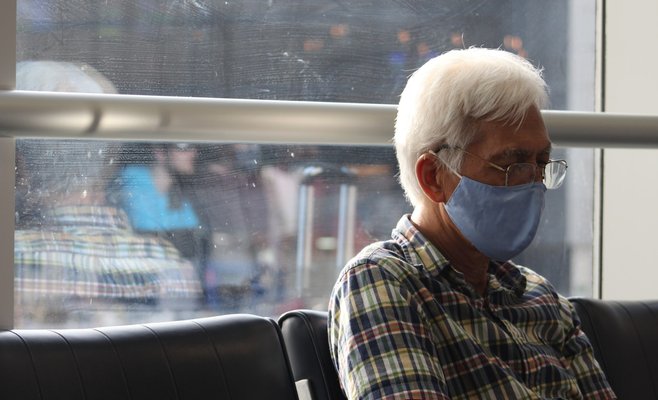 Власти Праги обратились к жителям и гостям столицы с просьбой соблюдать действующие противоэпидемические меры