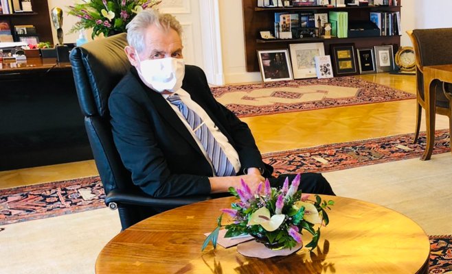 Президента Земана выписали из больницы, где он провел восемь ночей