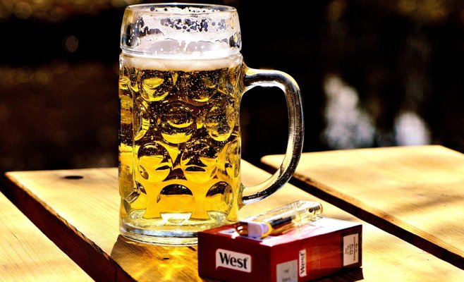 Опрос: чехи готовы экономить в основном на еде, алкоголе и сигаретах