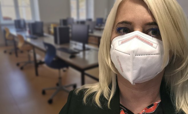 С 1 ноября невакцинированные учителя должны будут носить респираторы