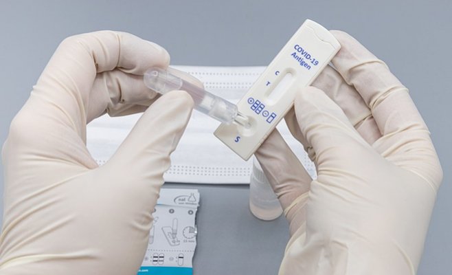 При посещении массовых мероприятий теста на антиген будет недостаточно