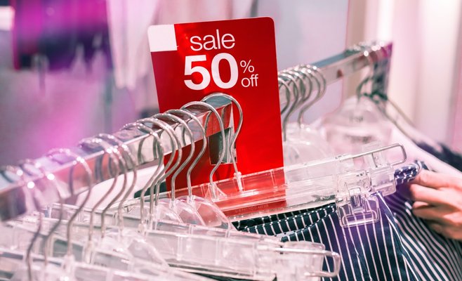 Более половины чехов хотят использовать распродажу в Черную пятницу для покупки одежды