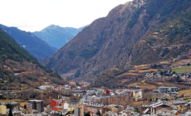 С 15 ноября изменятся условия возвращения в Чехию из Андорры и с Балеарских островов