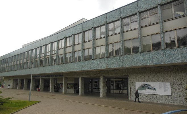 Университетская больница Мотол приостанавливает плановое лечение