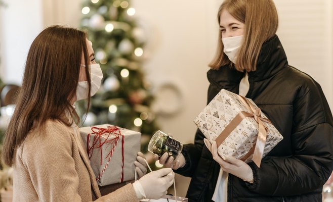 Каждый четвертый чех намерен потратить на рождественские подарки более 7500 чешских крон