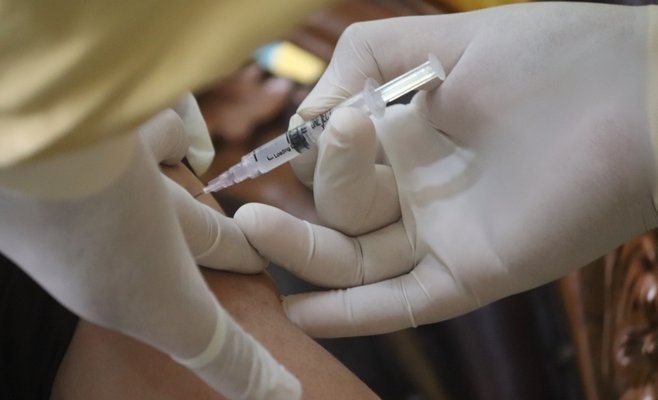 Правительство Бабиша настаивает на обязательной вакцинации