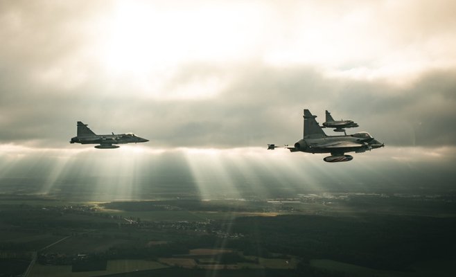 Пять самолетов Gripen пролетели над Чехией