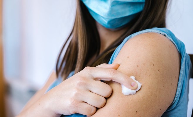 C сегодняшнего дня бустерную дозу вакцины могут получить люди старше 30 лет