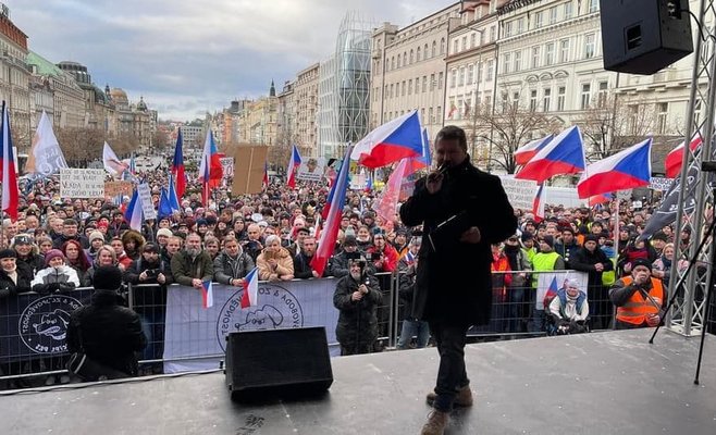 В демонстрации против обязательной вакцинации в центре Праги участвовали около 3500 человек