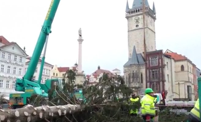 Со Староместской площади Праги убрали рождественскую елку