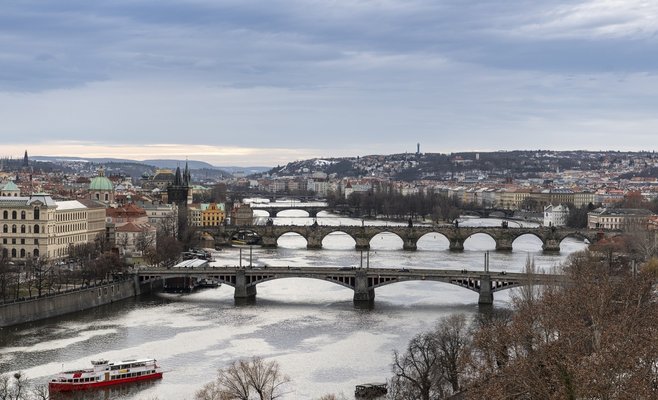 В Праге началось строительство нового пешеходного моста