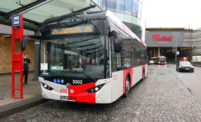 В Праге начал курсировать первый электрический автобус