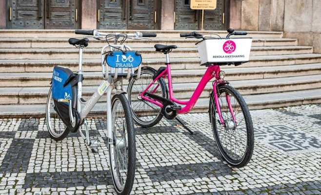 Пилотный проект бесплатной аренды велосипедов в Праге сделают постоянным
