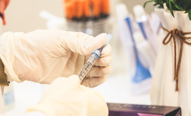 Опрос: четверть работодателей мотивировали своих сотрудников пройти вакцинацию