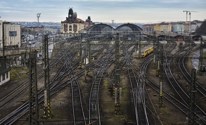 Из-за сообщения о заложенной бомбе в Праге закрыли Главный железнодорожный вокзал
