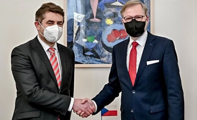 Премьер-министр Фиала заверил посла, что Чехия полностью поддерживает Украину