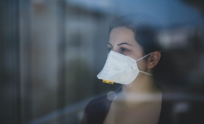 По мнению экспертов, обязательное ношение респираторов необходимо отменить