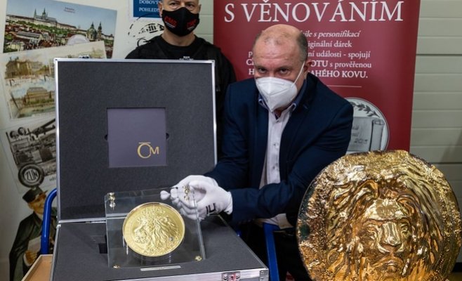 Чешский монетный двор выпустил самую большую золотую монету в Европе