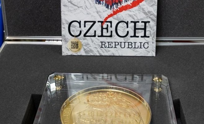 Чешский монетный двор выпустил самую большую золотую монету в Европе