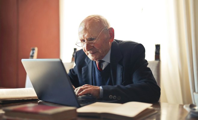 Почти четверть чехов старше 55 лет вообще не пользуются Интернетом