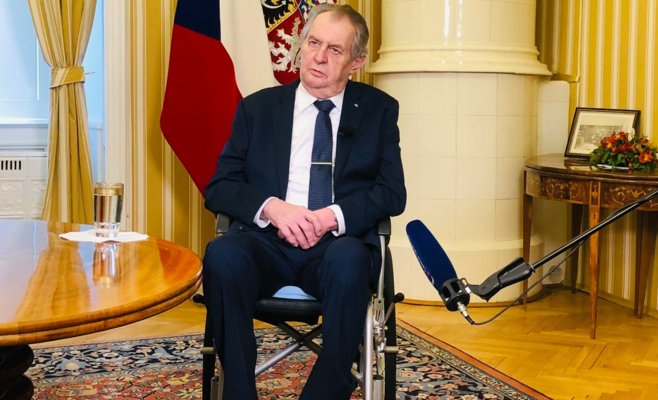 Милош Земан призвал отключить Россию от SWIFT