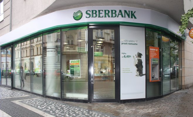 Сбербанк в Чехии закрыл свои отделения и приостановил операции по картам