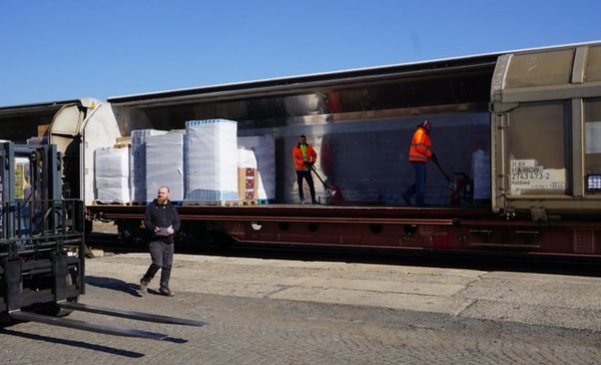 Поезд с гуманитарной помощью для Украины сегодня вечером отправился из Праги