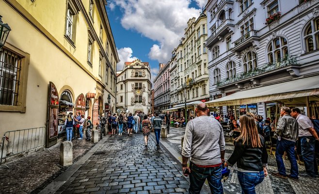 Прага пытается компенсировать отток российских туристов, привлекая чешских и европейских гостей