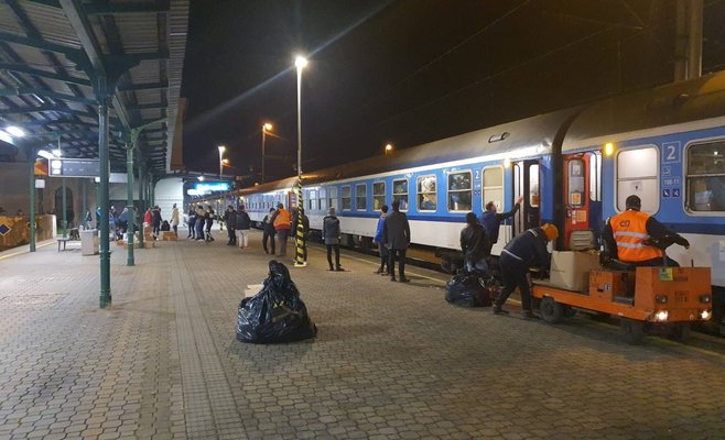 С пятницы украинские беженцы могут ездить бесплатно только на международных поездах