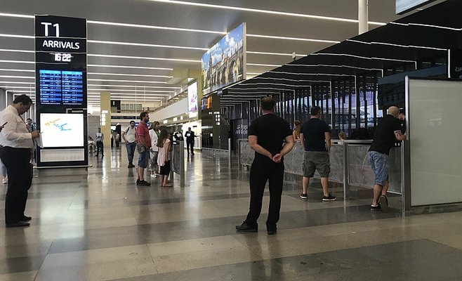 В пражском аэропорту произошел взрыв