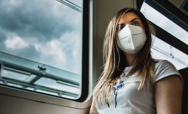 С завтрашнего дня в Чехии смягчается масочный режим