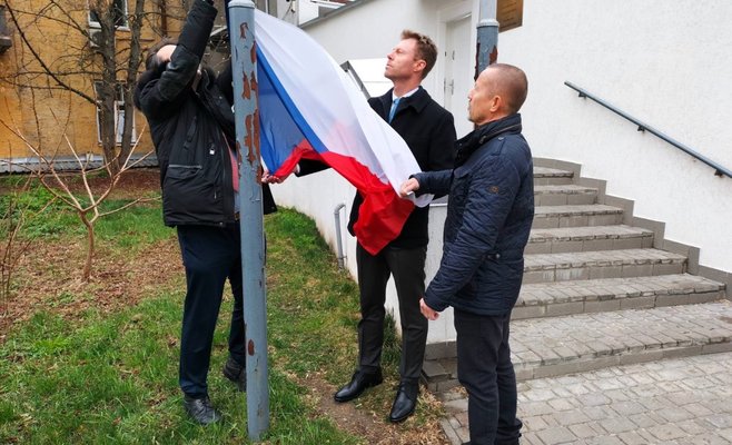 Чешские дипломаты вернулись в посольство в Киеве