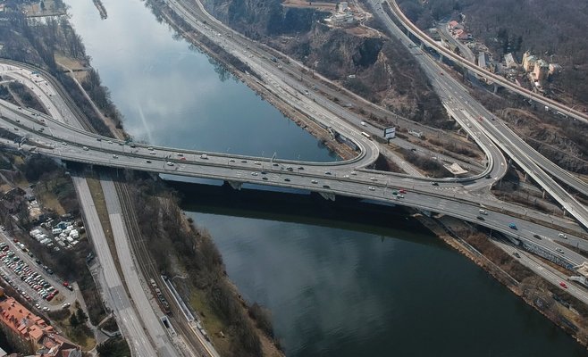 Ремонт Баррандовского моста в Праге начнется 16 мая