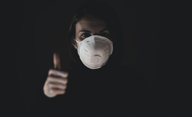 Обязательное ношение респираторов могут отменить в середине мая