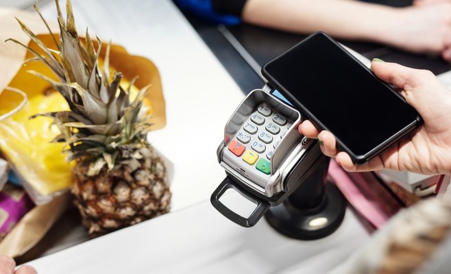 В Чехии растет популярность платежей, совершаемых с помощью носимых устройств