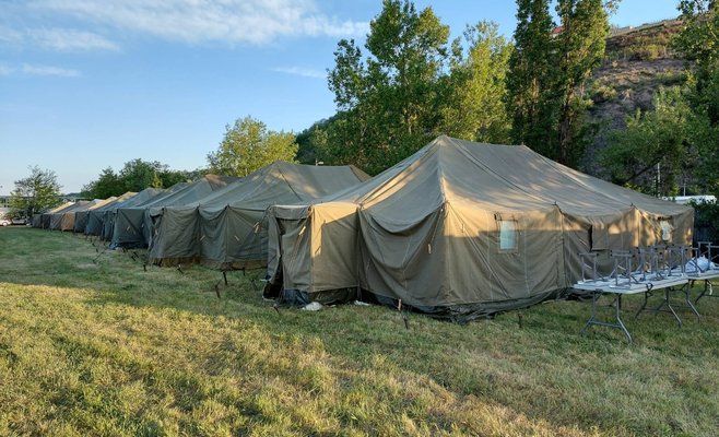Переселение беженцев с Главного вокзала в палаточный городок откладывается