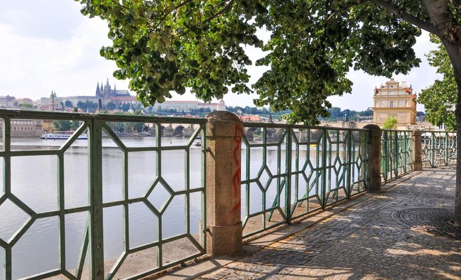 В Праге запретят употребление алкоголя на набережных