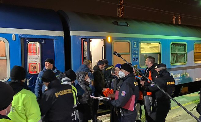 В первой половине мая в Чехию приехали на поездах около 15 тыс. беженцев