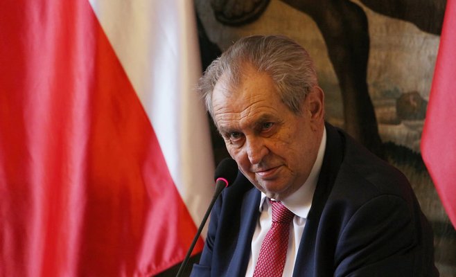 Опрос: президенту Милошу Земану доверяют 38% чехов