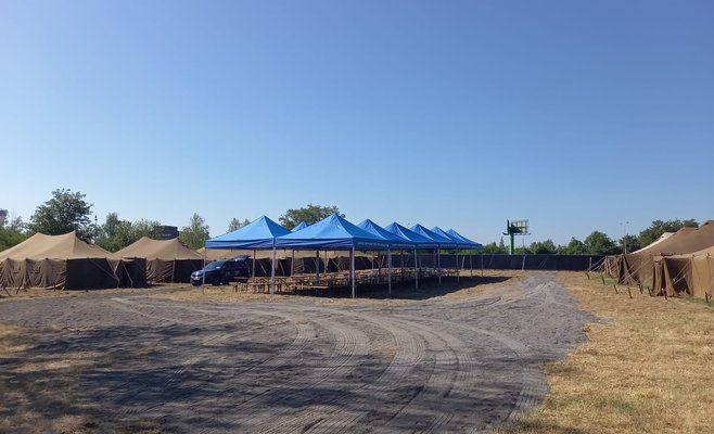 Пражские пожарные завершили строительство палаточного городка в Малешицах