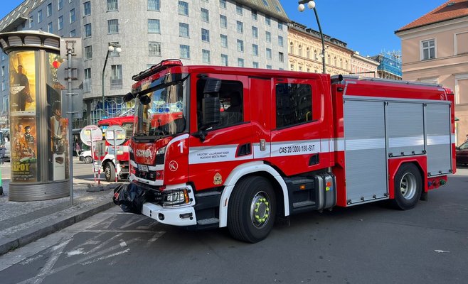 Сегодня утром на станции метро «Намести Републики» мужчина упал под поезд